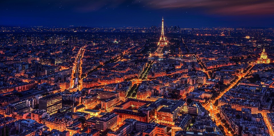 noční Paříž